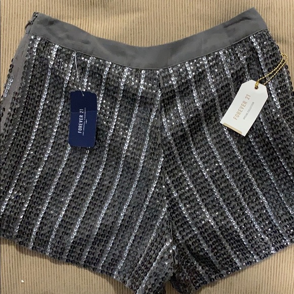 Silver sequin shorts - Picture 2 of 4